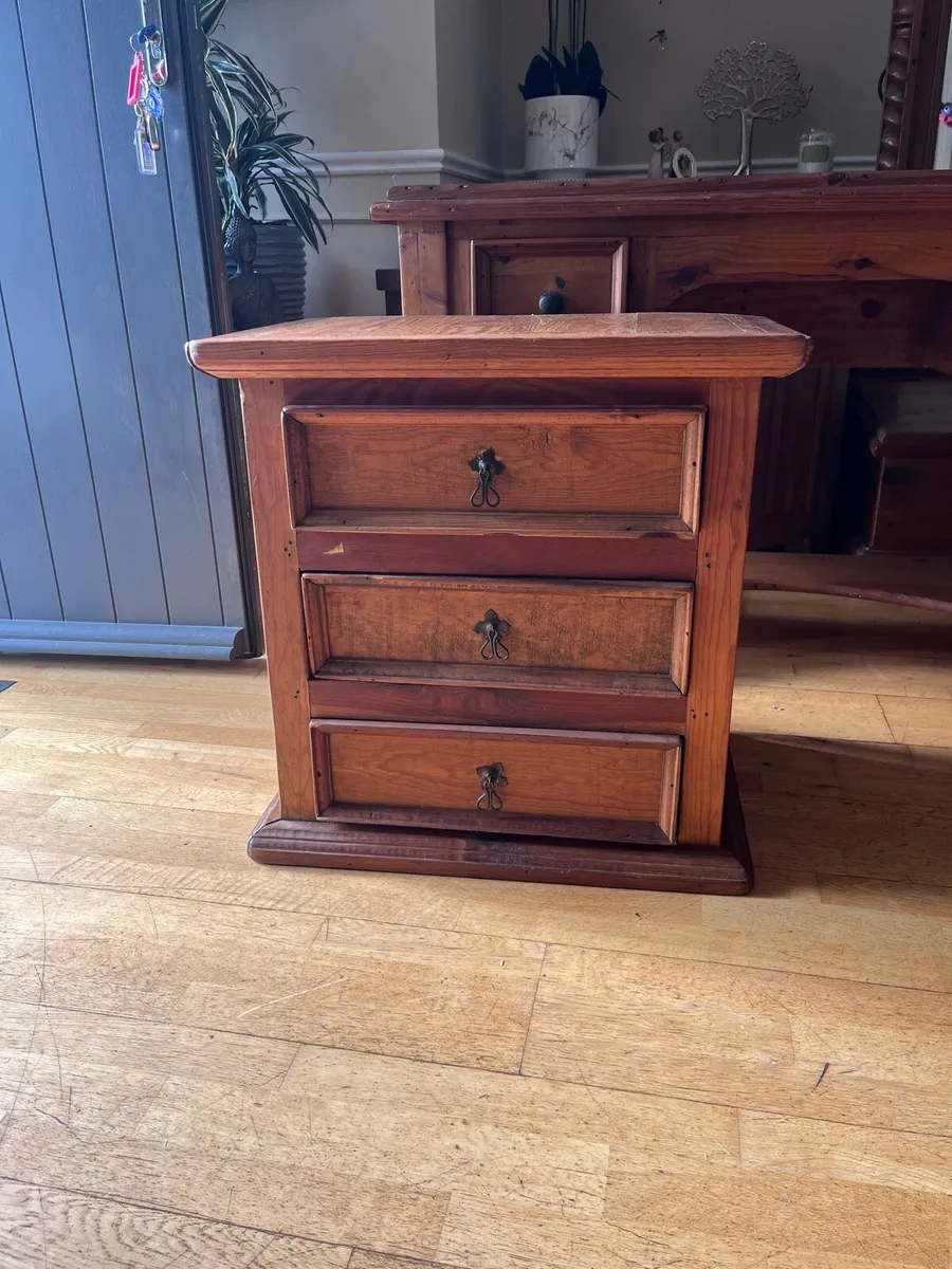 Chest of drawers / Locker - Image 1