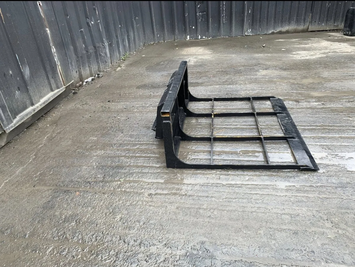 Brand New Mini Skid Steer Landplane - Image 2