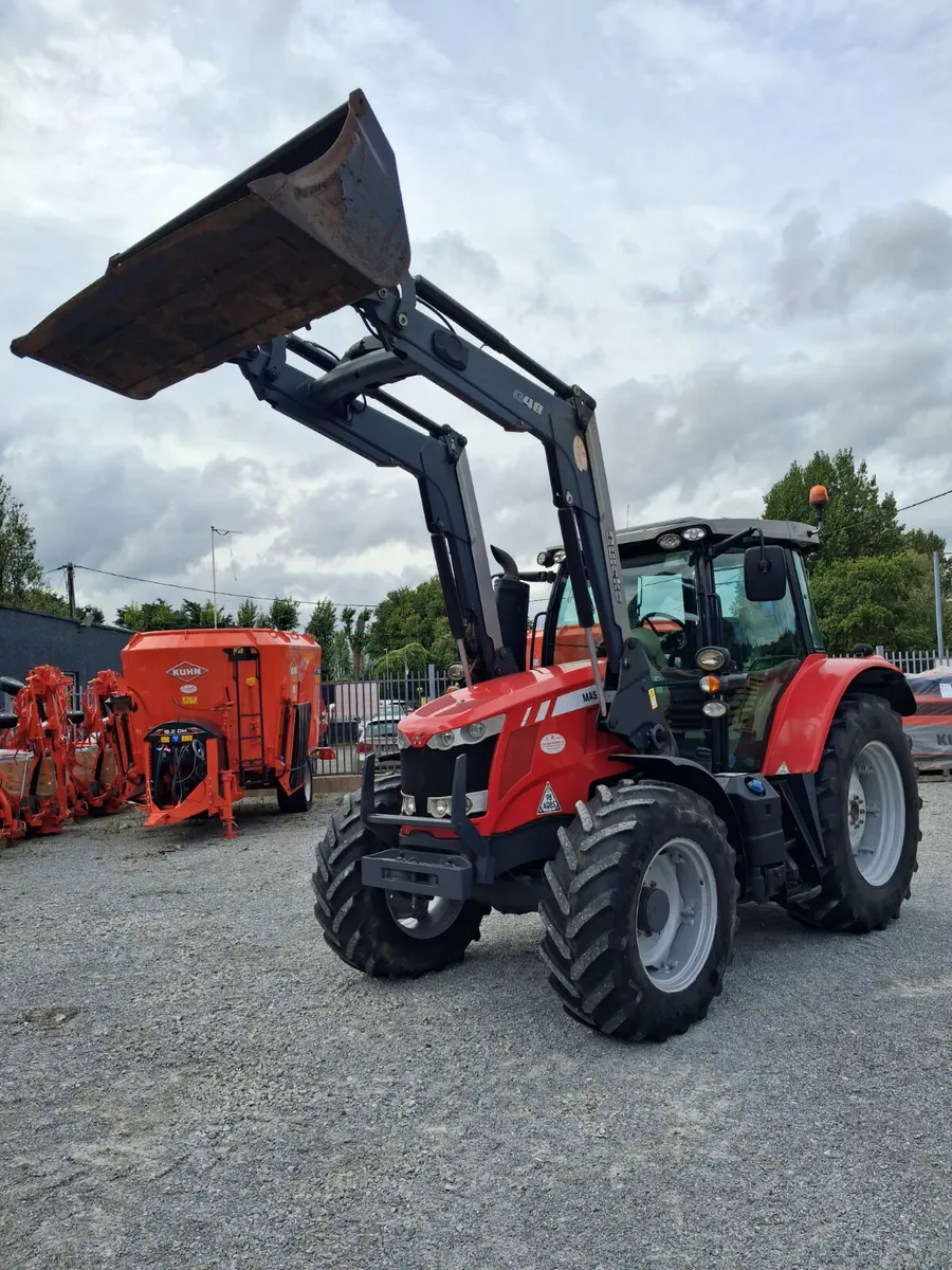 Massey Ferguson 6713 w Loader - Image 1