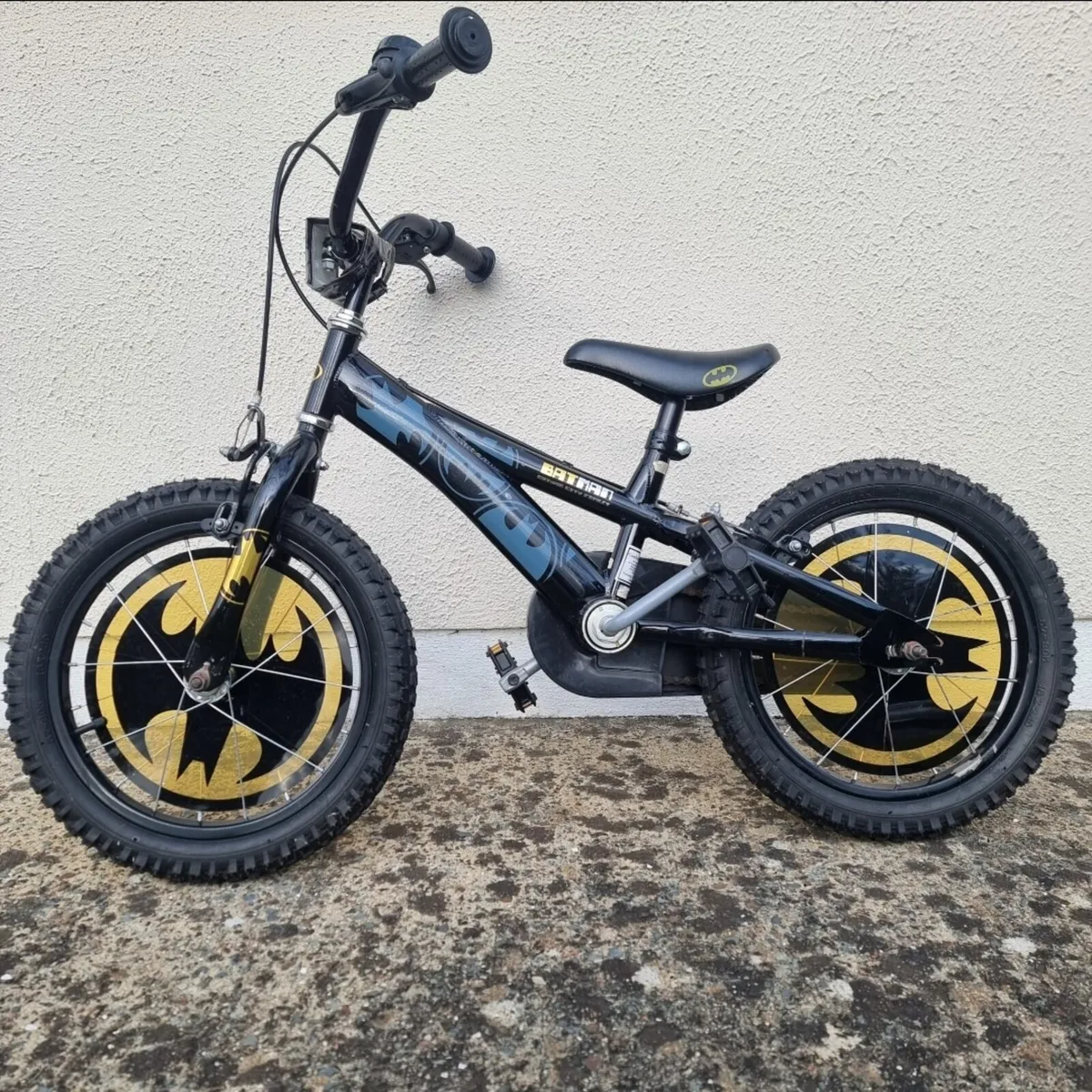 Boys Batman bike - Image 1