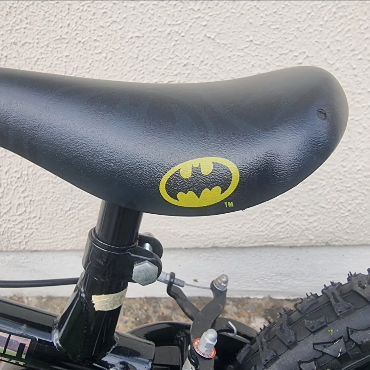 Boys Batman bike - Image 4