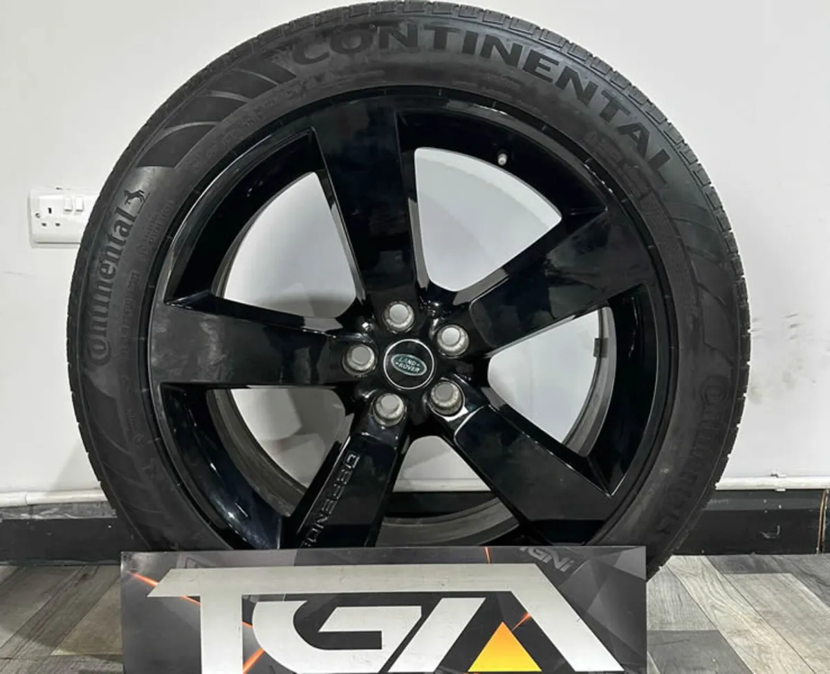 22" Genuine Land Rover Defender Alloy Wheel & Tyre - Image 1