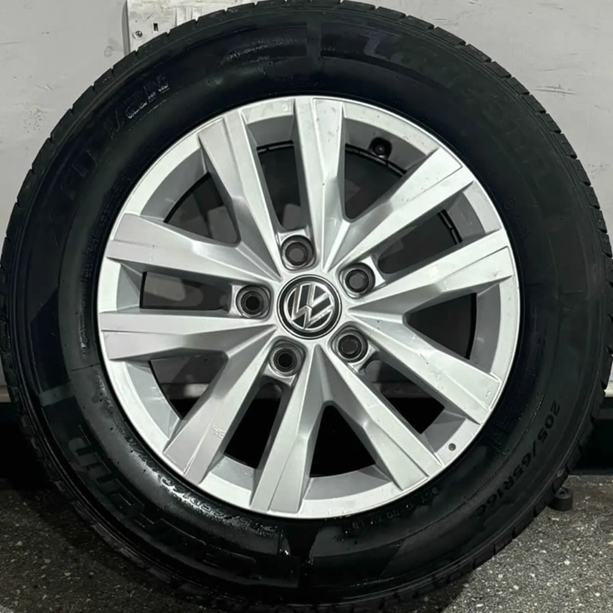16" GENUINE VOLKSWAGEN TRANSPORTER ALLOY WHEELS - Image 4