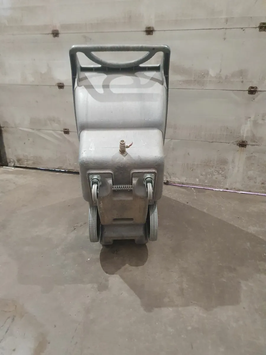 Rubbermaid Tilt Truck 272KG - Image 2