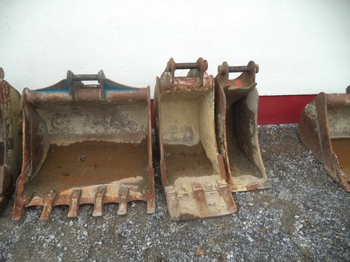 Excavator Attachments - Image 1