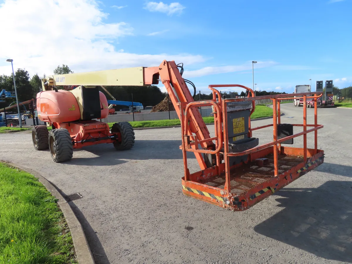 JLG 800AJ 4X4  Articulating Boom Lift - Image 2