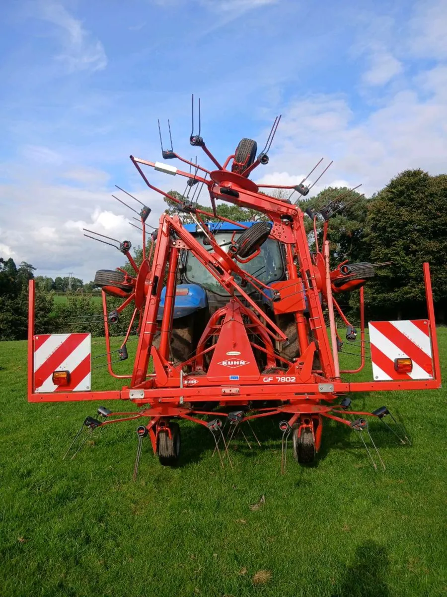Kuhn 7802 tedder - Image 1