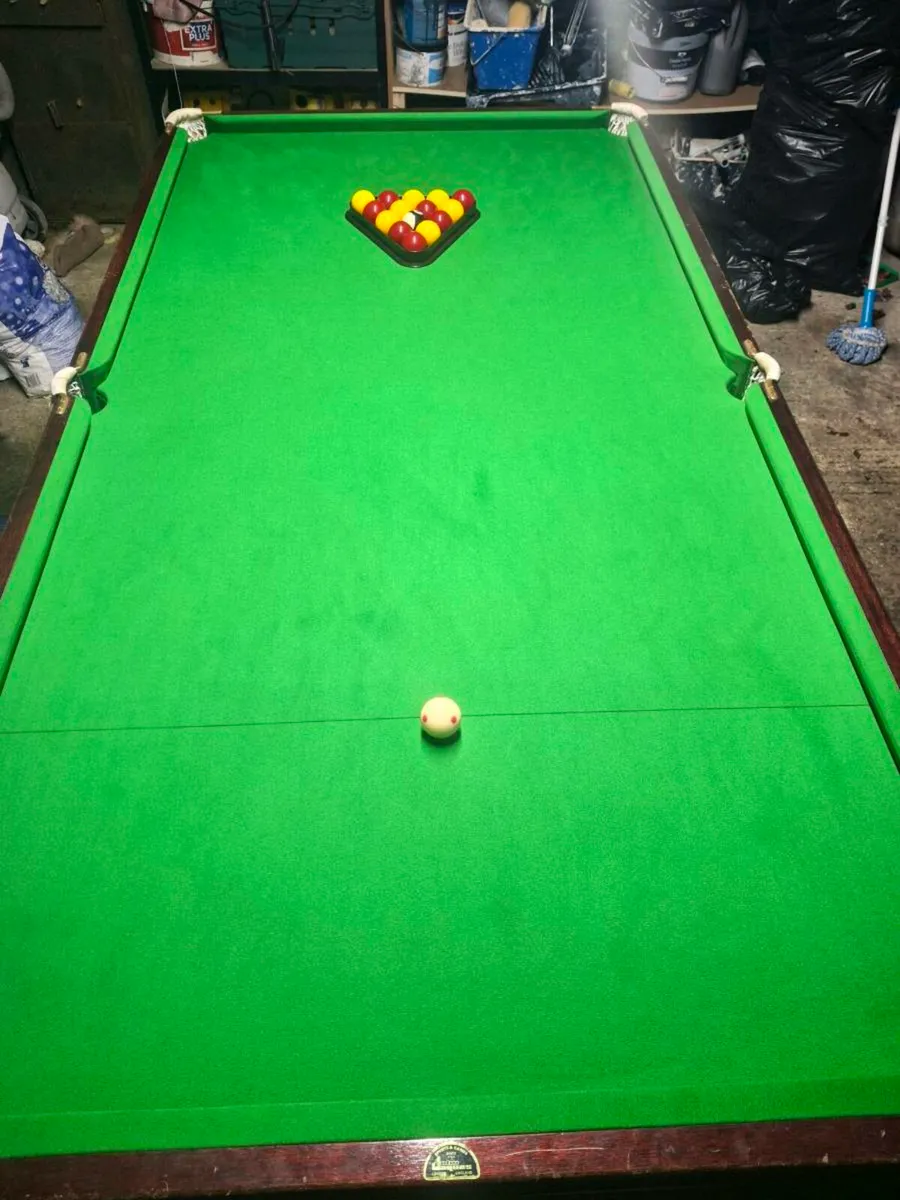 Pool table - Image 1