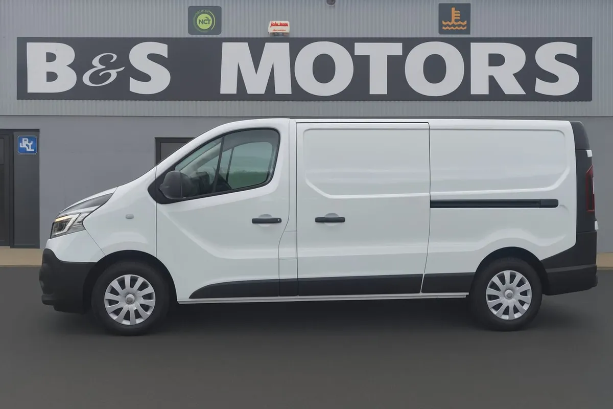 Renault Trafic 2019 only 58000 km with leather sea - Image 2