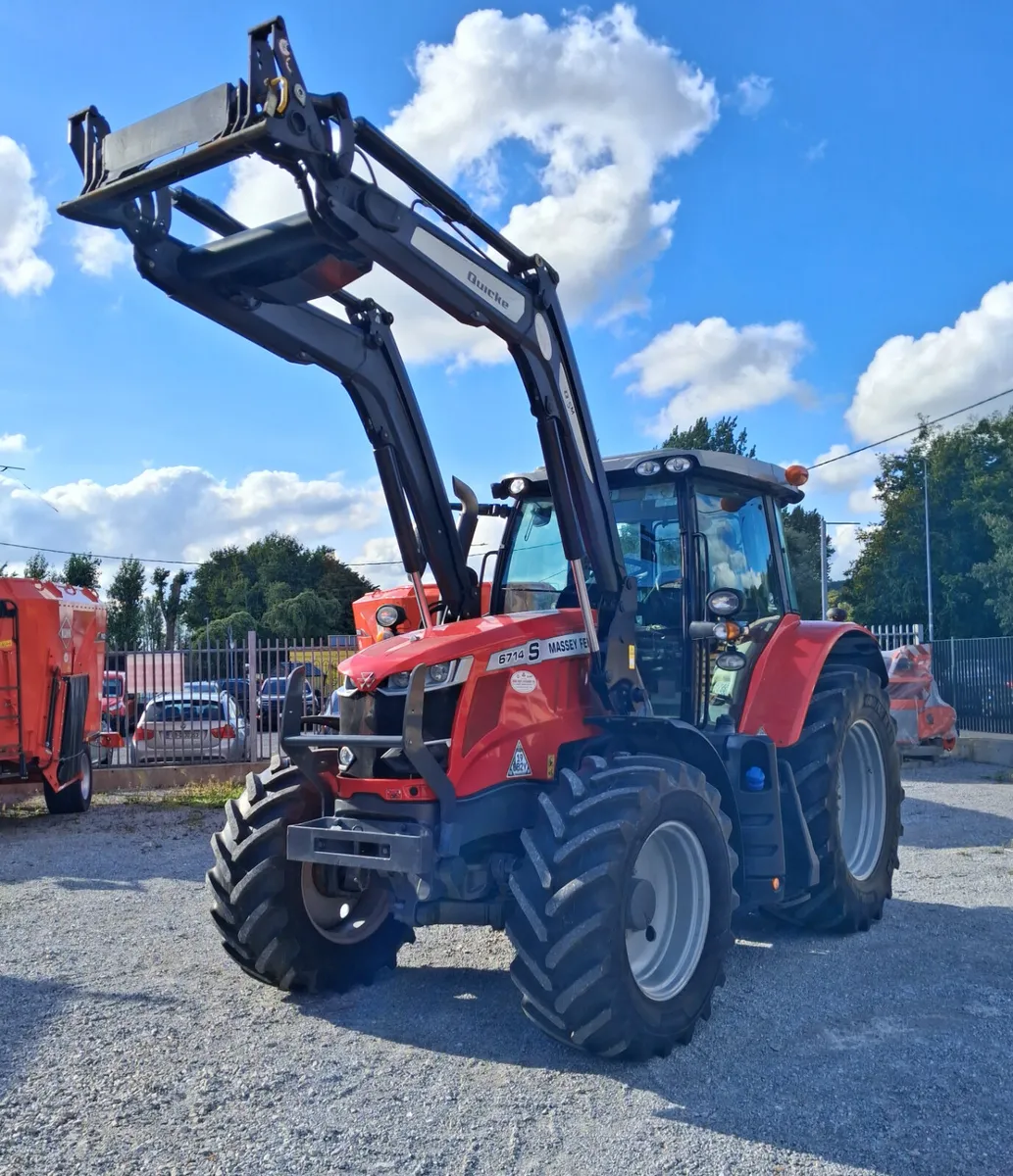 Massey Ferguson 6714 w Loader - Image 2