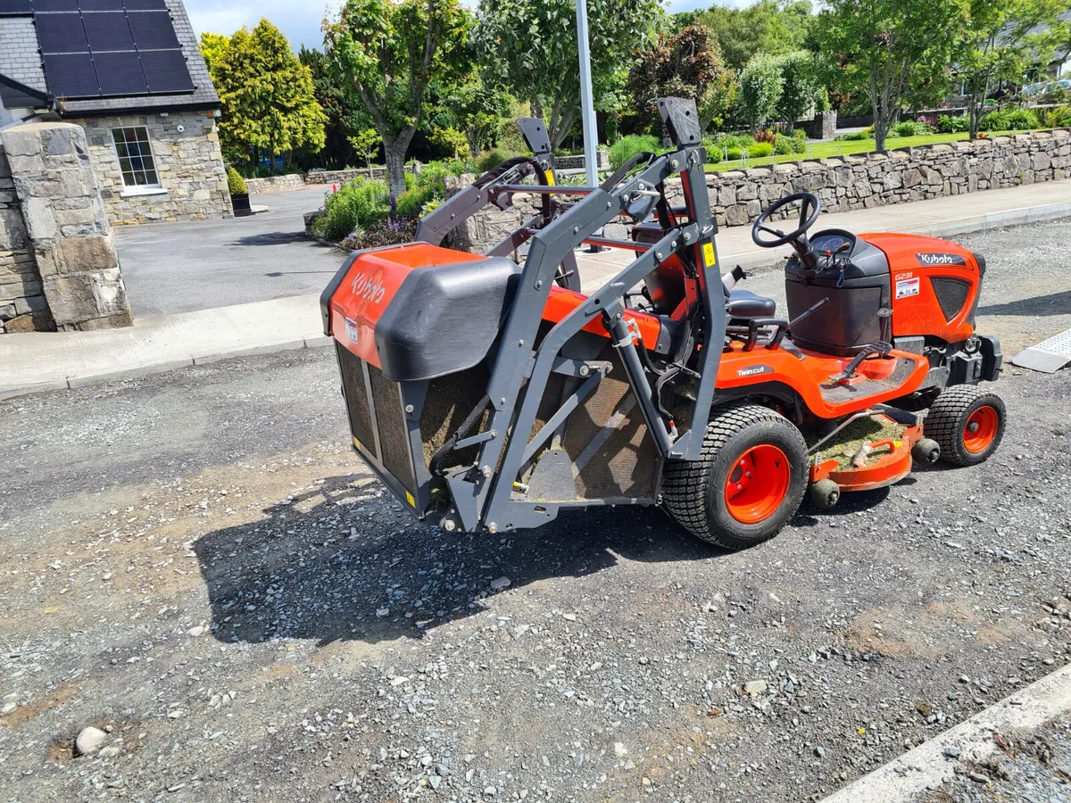 Kubota G231 High tip Diesel Ride on Mower - Image 3