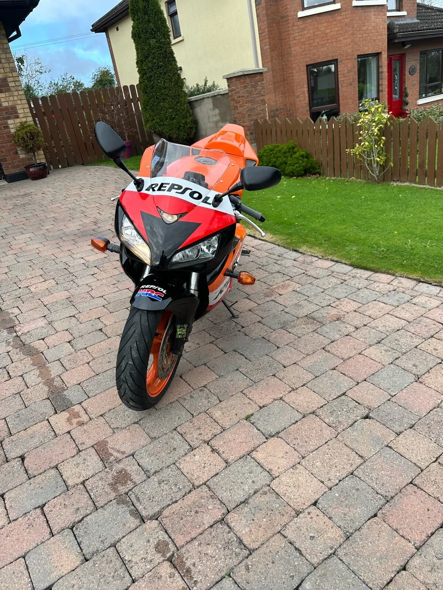 Honda CBR 1000rr Fireblade - Image 3