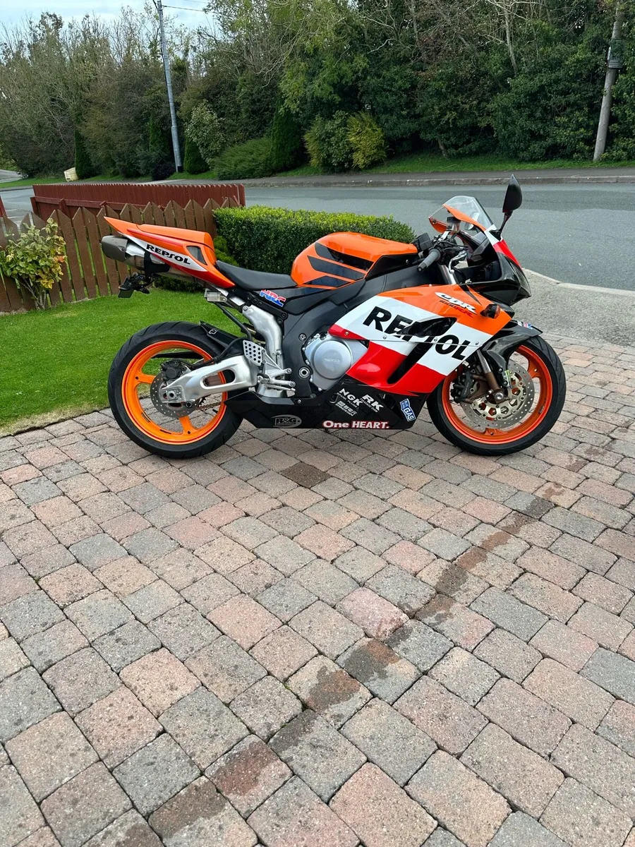 Honda CBR 1000rr Fireblade - Image 1