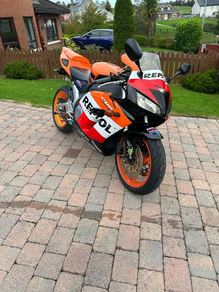 Honda CBR 1000rr Fireblade - Image 2
