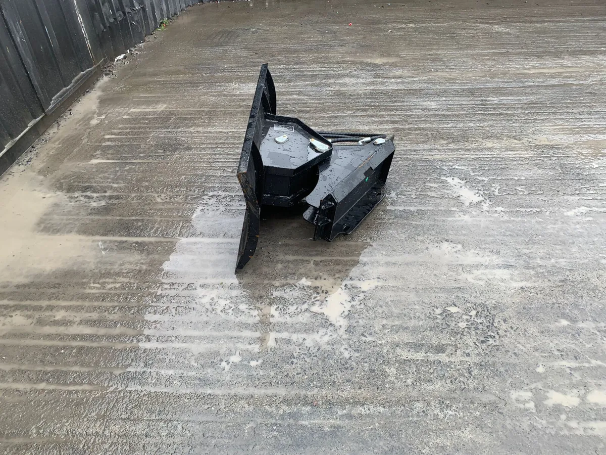 Brand New Skid Steer Snow Blade - Image 3
