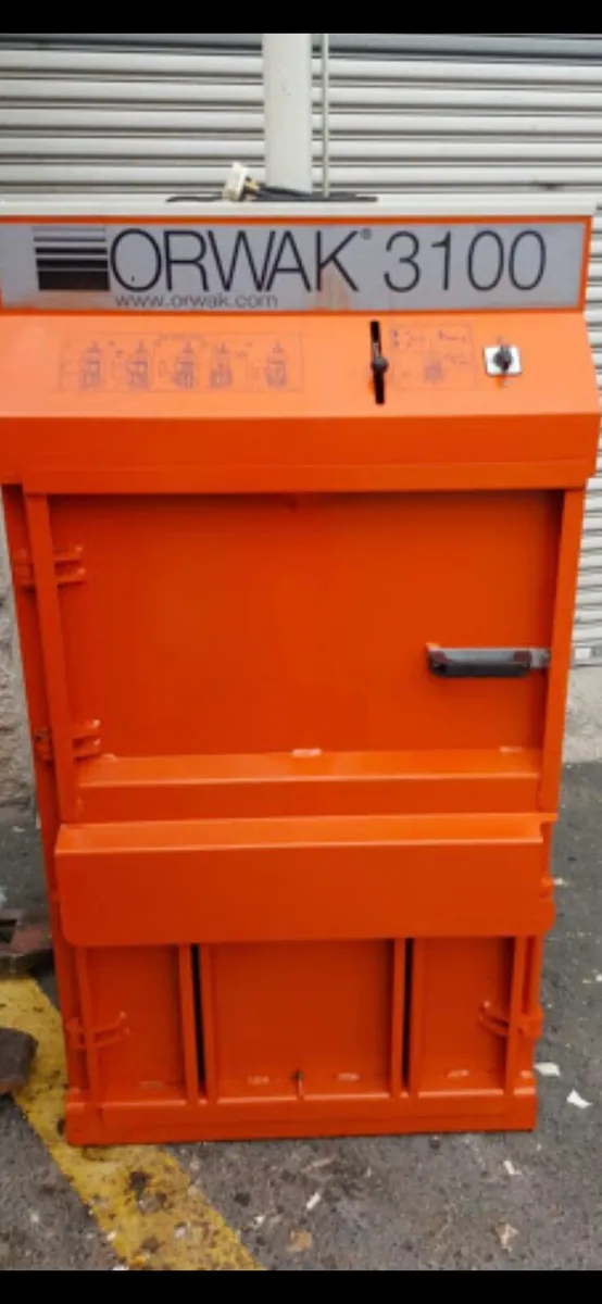 Cardboard baler compactor - Image 1
