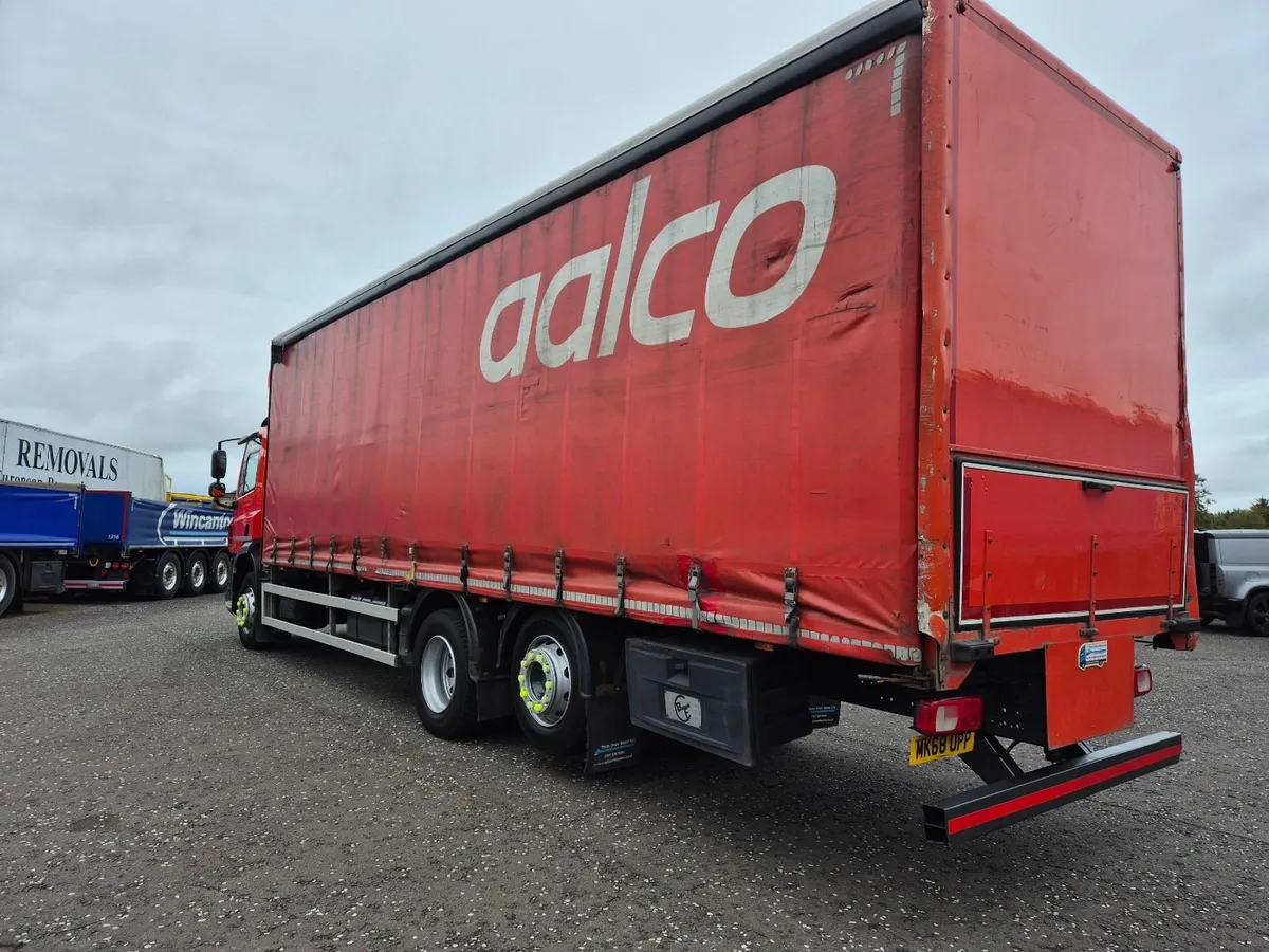 2018(Dec) Daf CF320 6x2 8sp manual rear lift - Image 4
