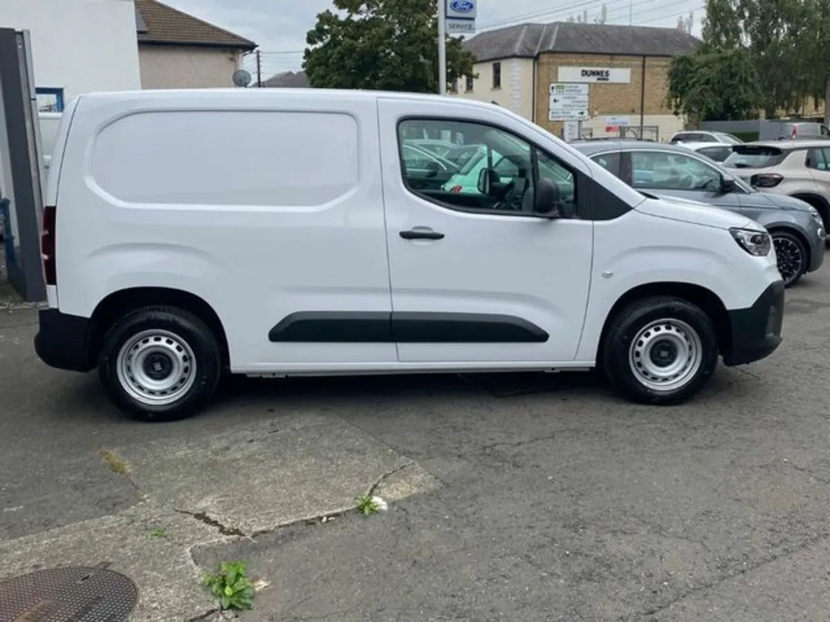 Fiat Doblo SWB 1 5 100HP 650KG 4DR - Image 4