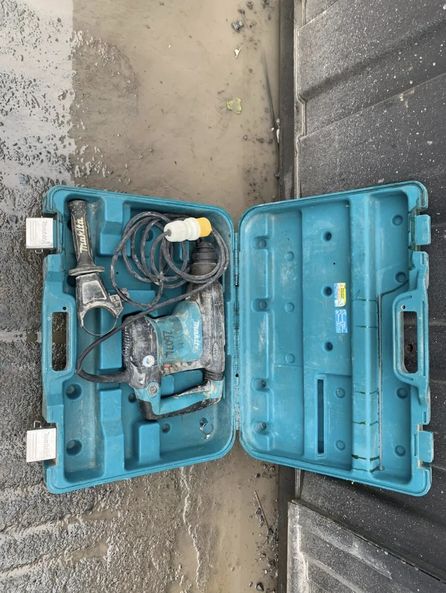 Makita  110V Breaker - Image 1