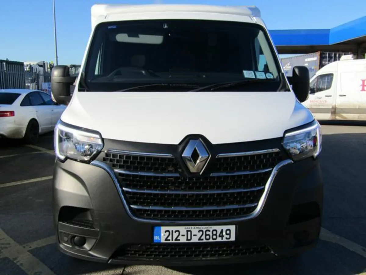 Renault Master 35 LWB. AUTOMATIC. - Image 3