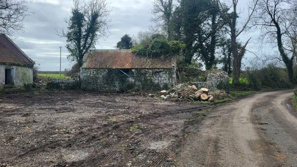 Cottage and site for sale - Image 4