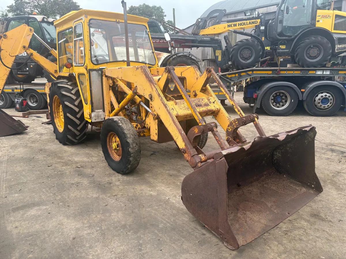 MF 50 Torc Wheeled Digger Loader - Image 2