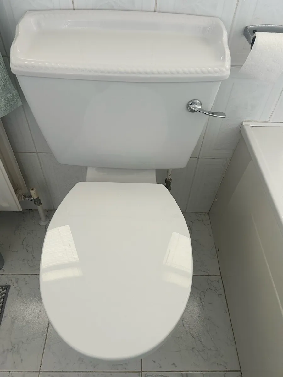 Bathroom suite - Image 3