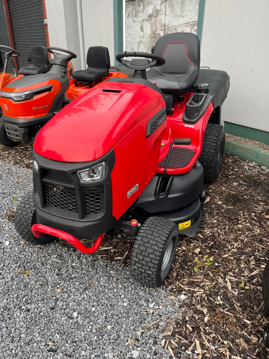 Snapper RPX210 Ride On Tractor Mower (REDUCED)