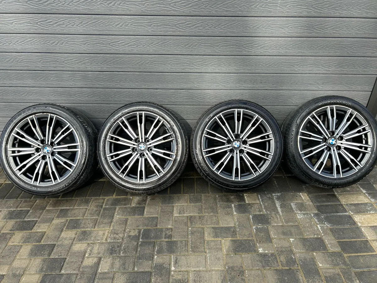 18” GENUINE BMW G20 3 SERIES ALLOY WHEELS & TYRES - Image 2