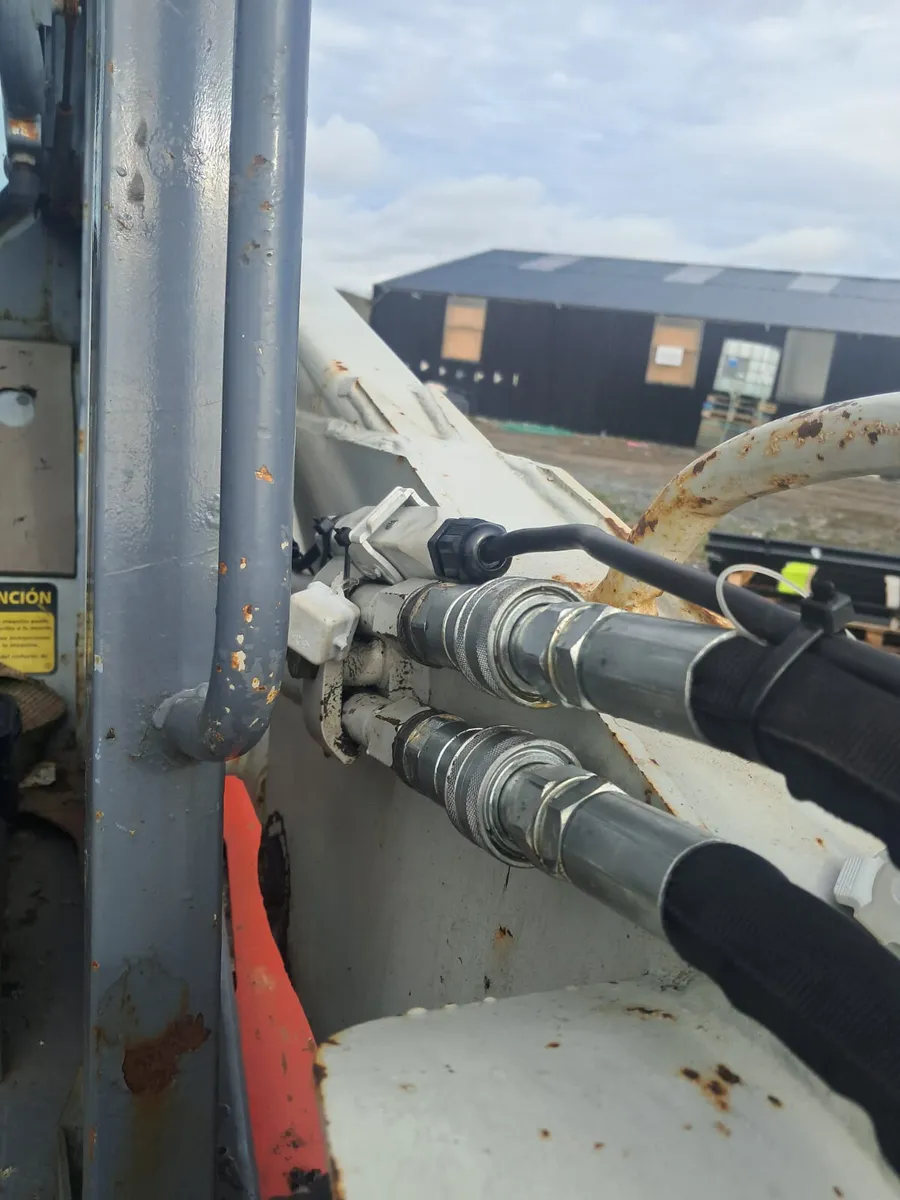 Concrete mixing buckets - Image 2