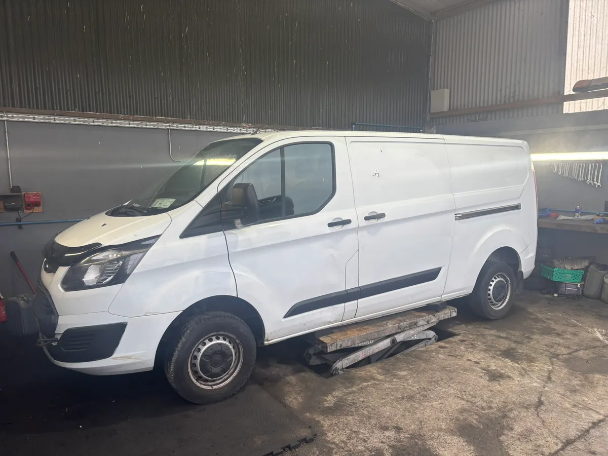 152 ford transit custom 2.2 for dismantling