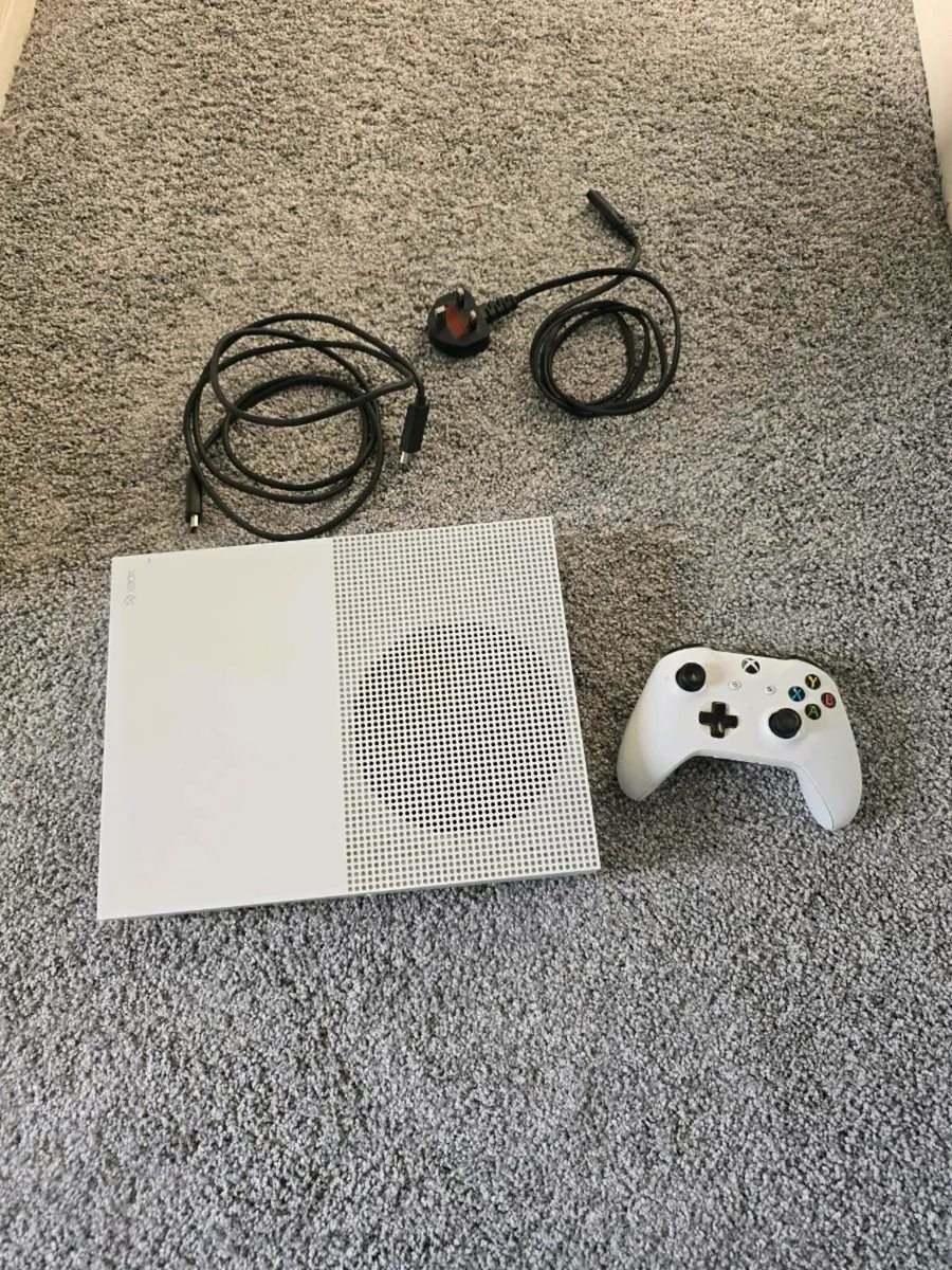 Xbox ONE S 1TB - Image 1