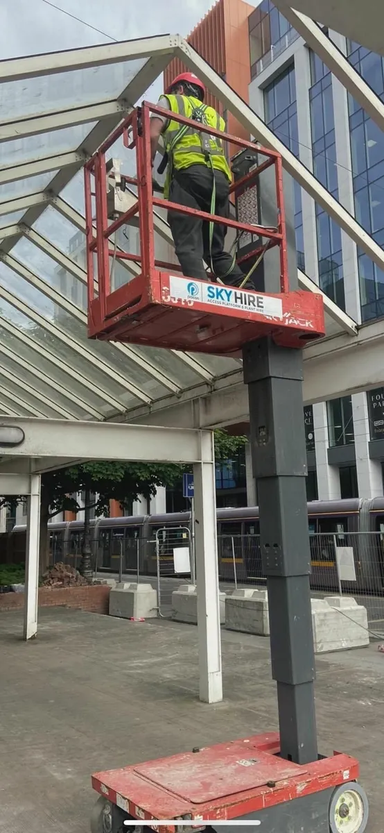 Skyjack SJ16 Electric Vertical Mast Lift - 2014 - Image 1