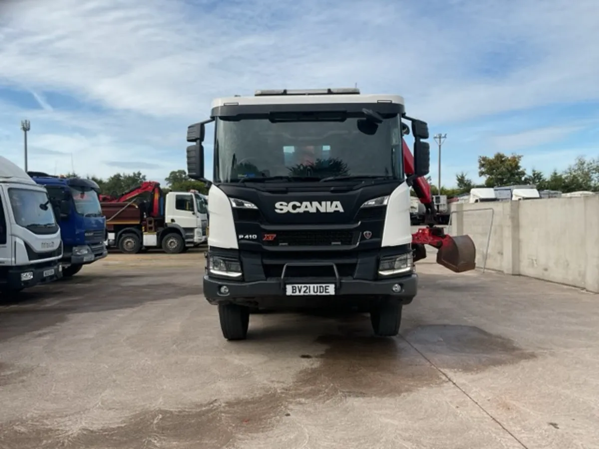 2021 (21) Scania P410 XT 8x4 Steel Tipper Grab - Image 2