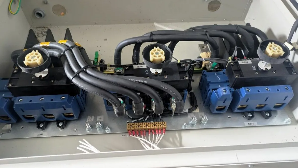 Electrical change over panel - Image 2