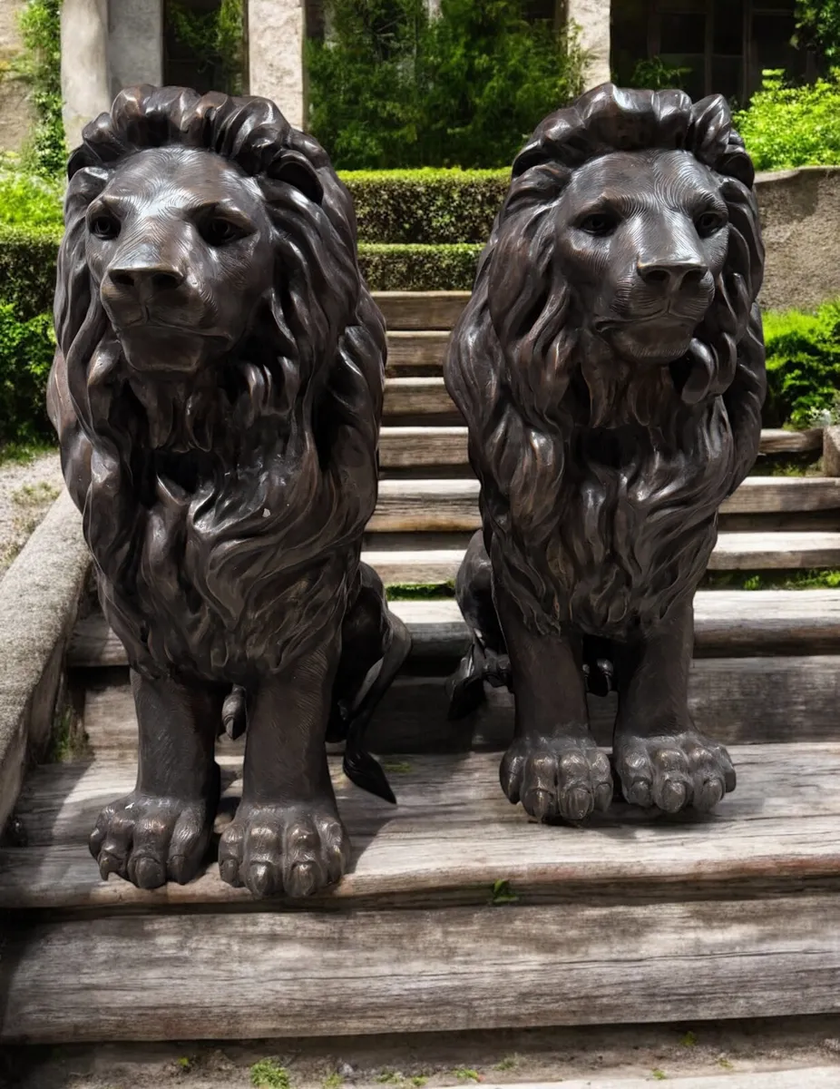 Pair bronze lions - Image 1