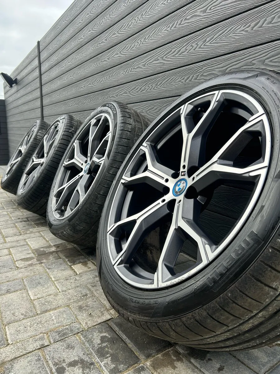 21” GENUINE BMW X5 ALLOY WHEELS & TYRES - Image 1