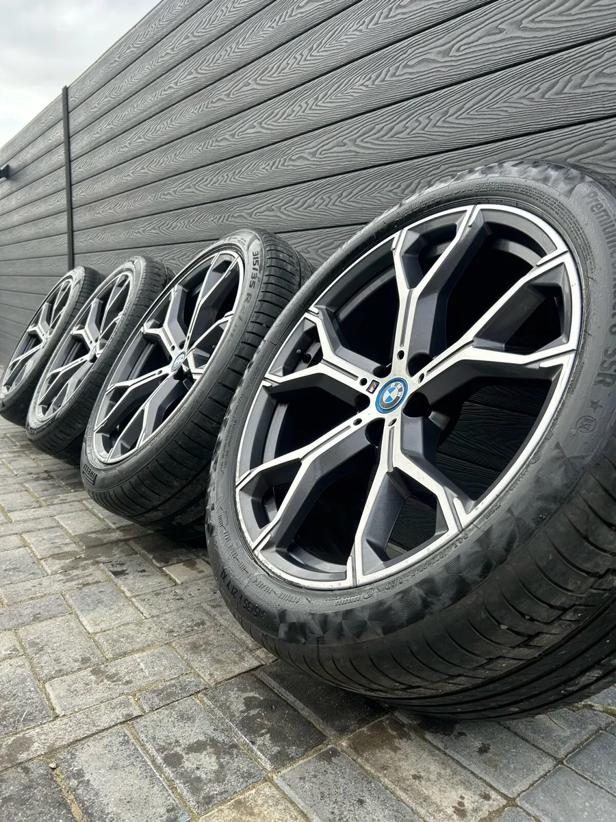 21” GENUINE BMW X5 ALLOY WHEELS & TYRES - Image 1