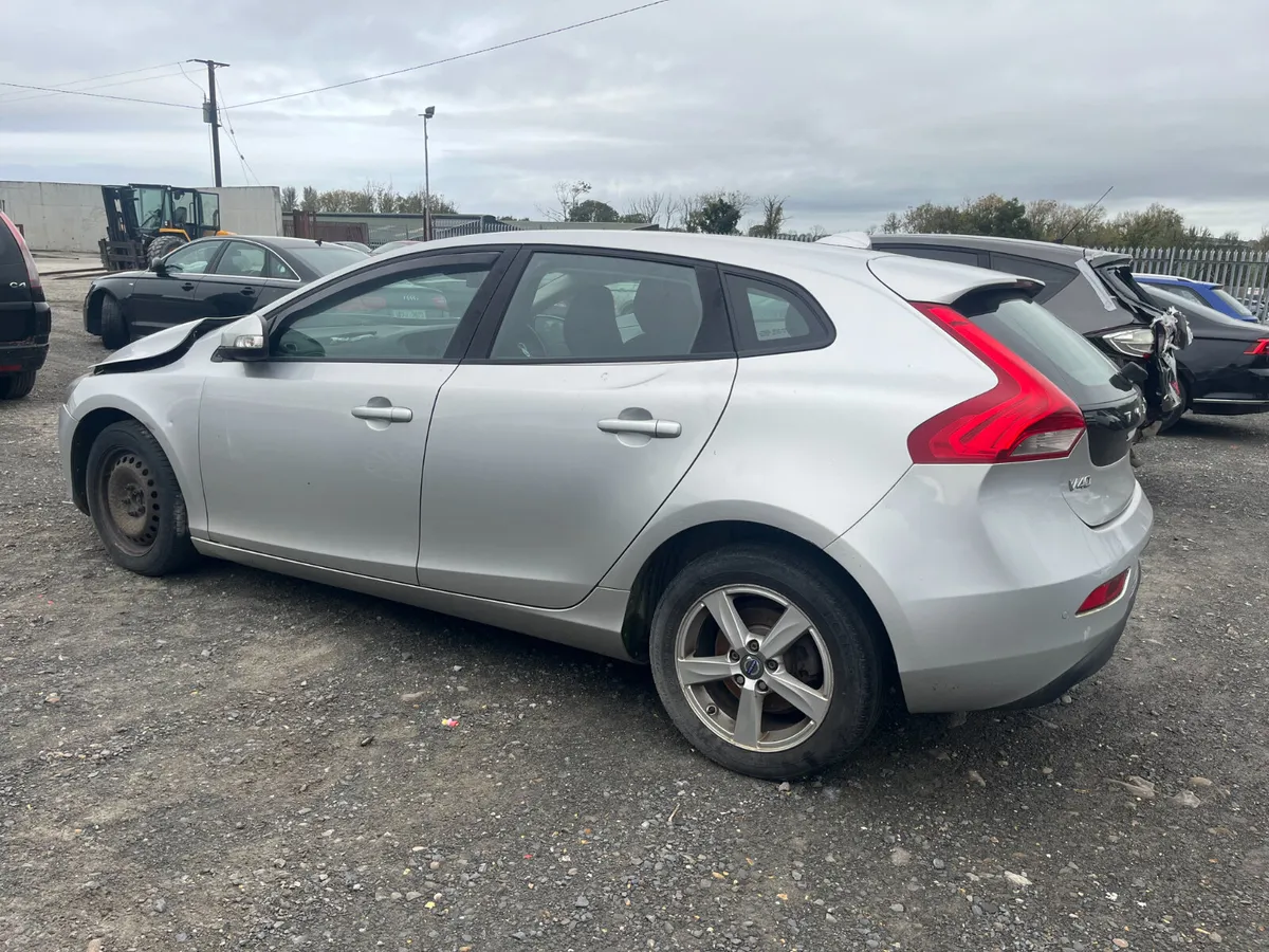 2014 Volvo V40 - Image 4