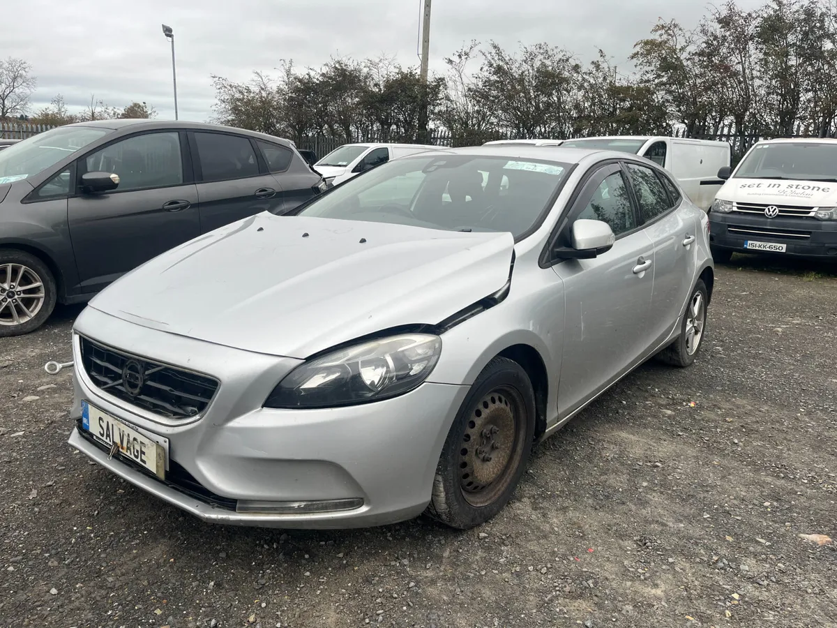 2014 Volvo V40 - Image 3
