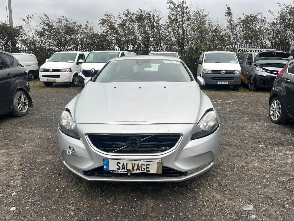 2014 Volvo V40 - Image 2