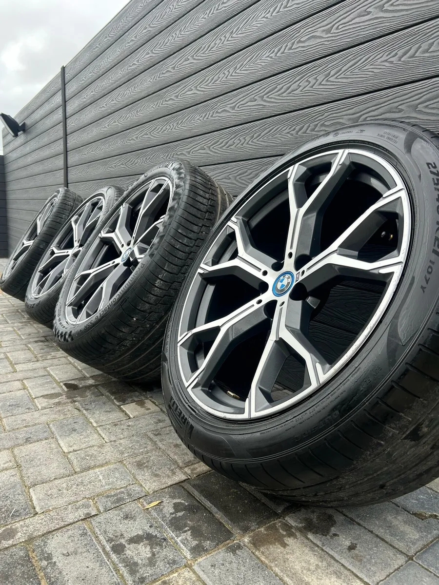 21” GENUINE BMW X5 ALLOY WHEELS & TYRES - Image 1