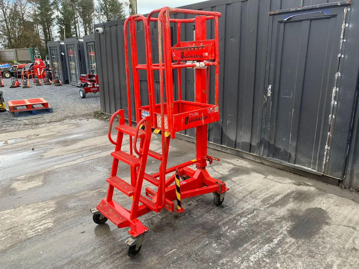 Standard Quickstep 200 Podium Steps - Image 1