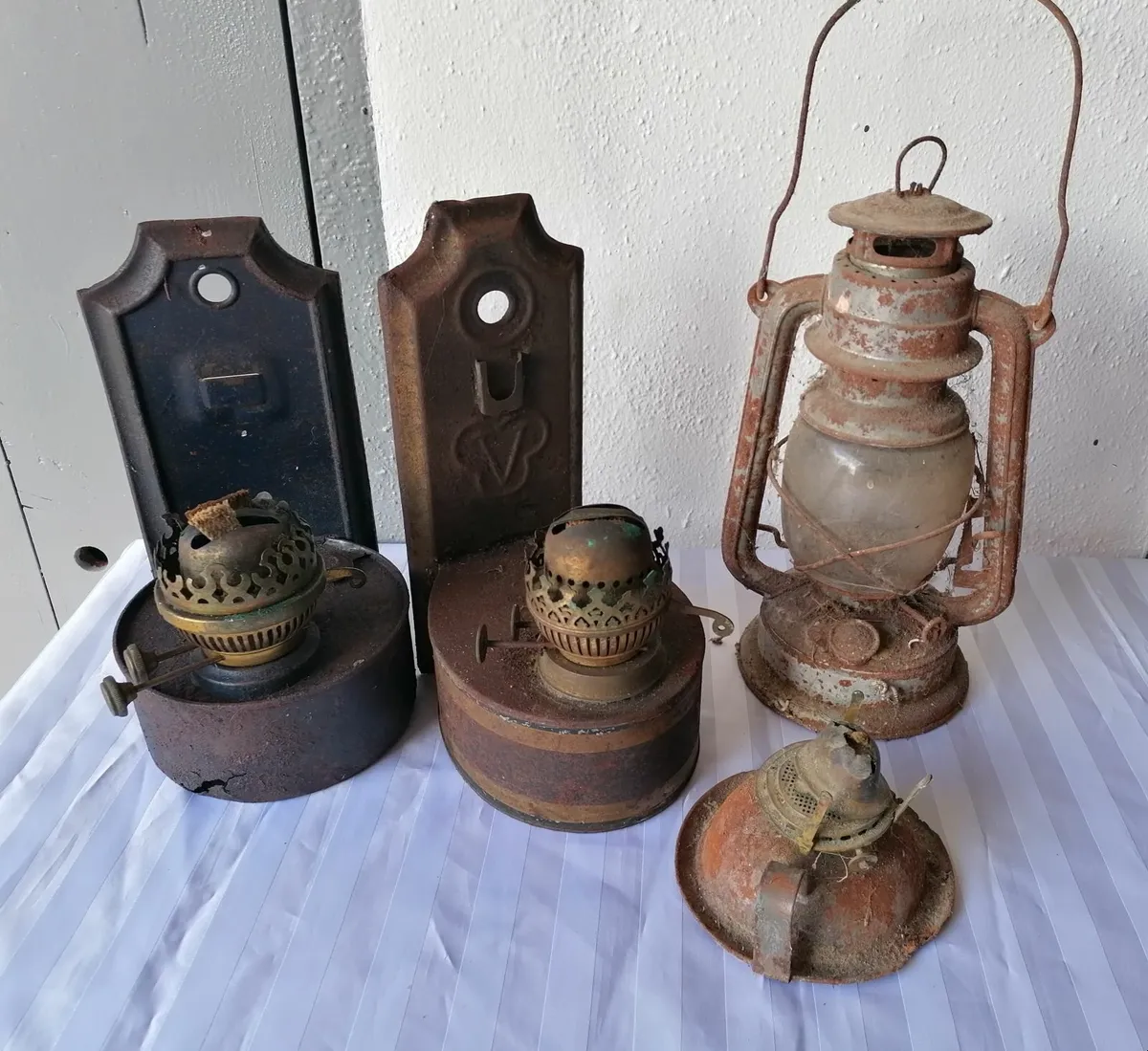 Memorabilia Cottage Collection Clearance - Image 3