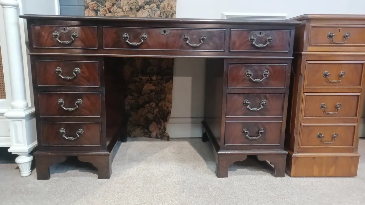 Excellent  Antique Style  Pedestal Desks - Image 3