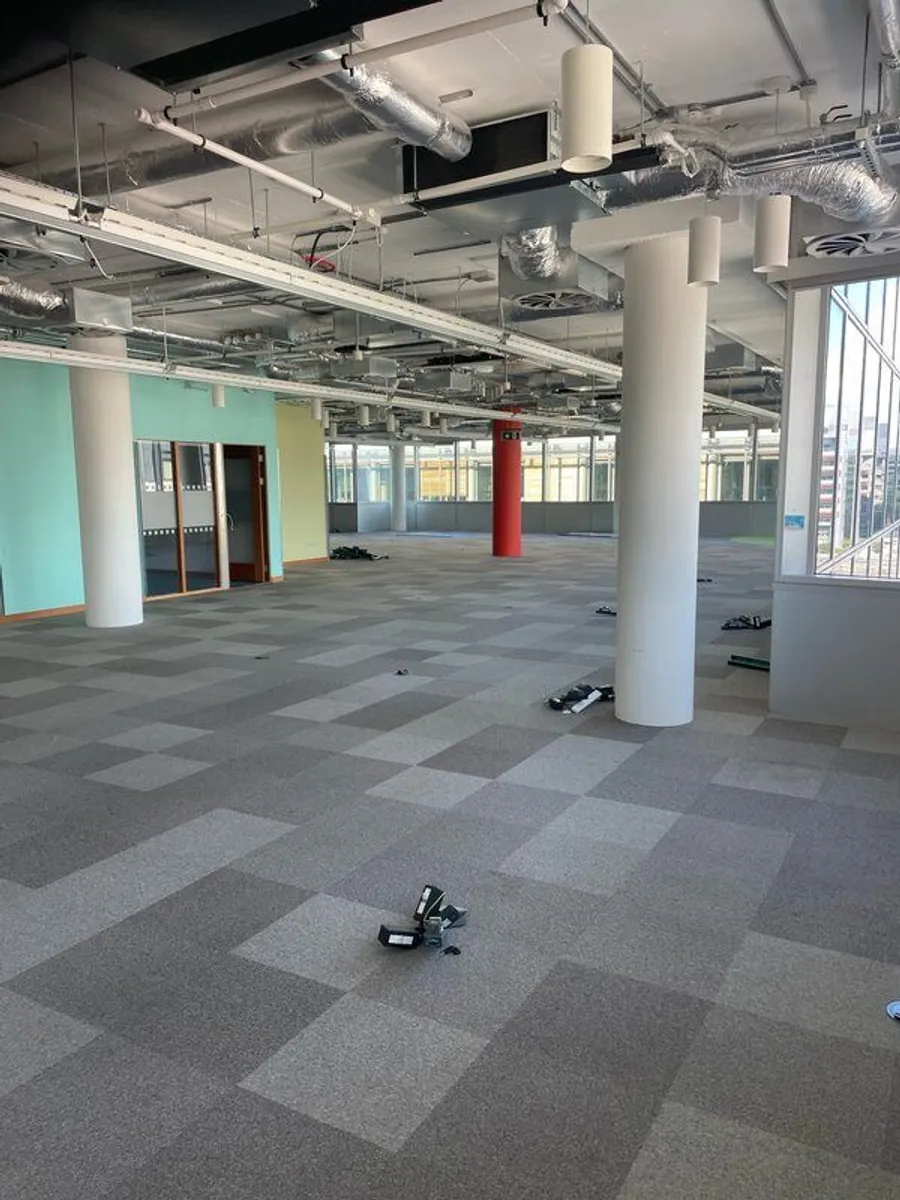 Used carpet tiles - Image 1