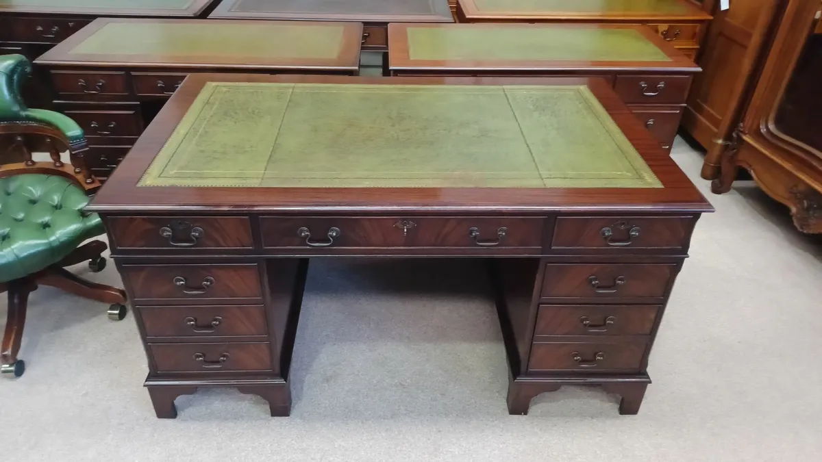 Excellent Antique Style 153 cm Pedestal Desks - Image 3