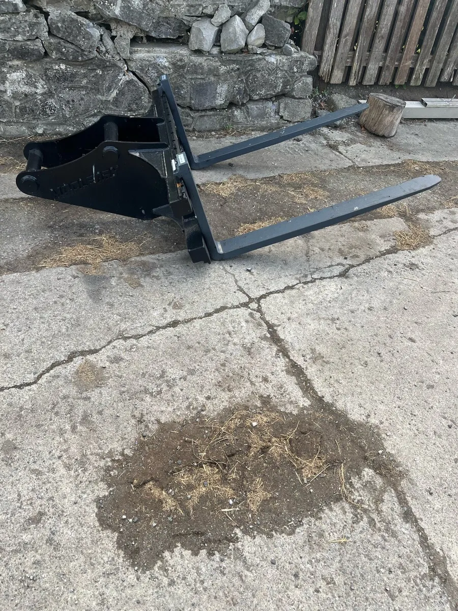 Euro & 13t 65mm pin pallet forks - Image 3