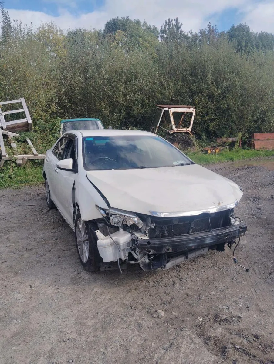 Breaking Toyota Camry 2013 hybrid - Image 1