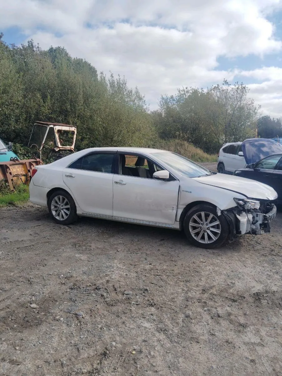 Breaking Toyota Camry 2013 hybrid - Image 3